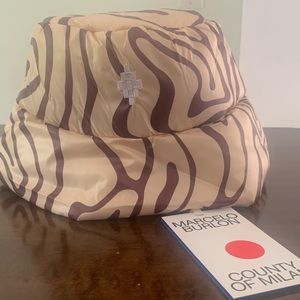 Marcelo burlon bucket hat
